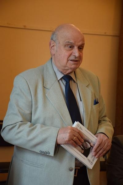 Профессор Табачников Б.Я., друг И.Д. Образцова, ведущий презентации