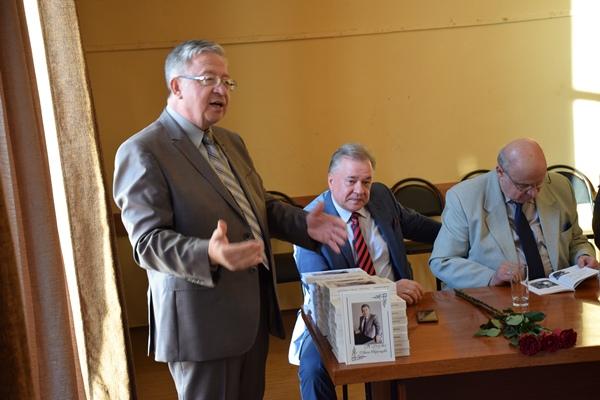 Офицеров Ю.В. на презентации